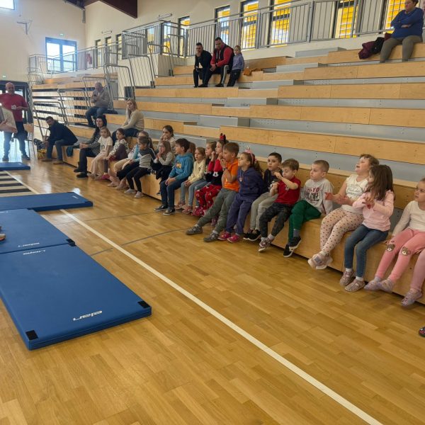 Fb5659a3 db74 4c42 b52a 531a77488daf 600x600